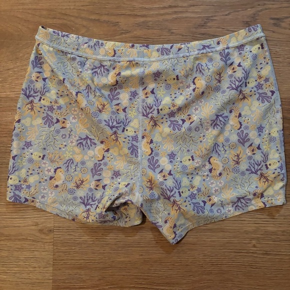Floral Women's Shorts - Picture 4 of 5